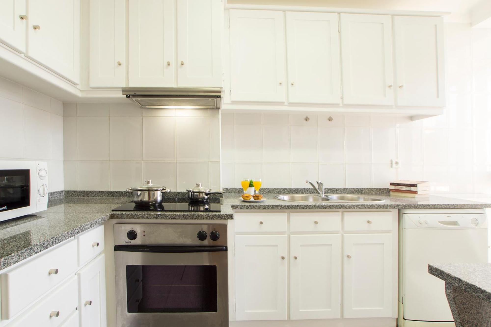 Sunny 4 Bedroom Apartment - With View Coimbra Bagian luar foto