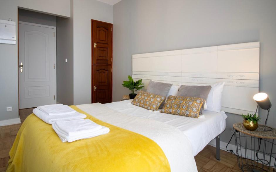 Sunny 4 Bedroom Apartment - With View Coimbra Bagian luar foto